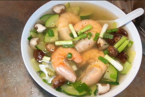 Canh bí ngòi nấu với tôm