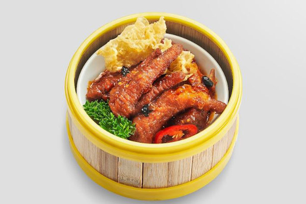 Hoàn thiện và thưởng thức chân gà hấp tàu xì