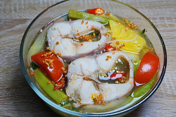 Thưởng thức canh chua cá lóc