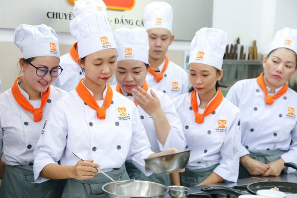 Con gái có nên học đầu bếp