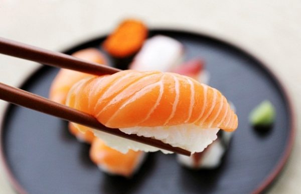 cắt lát sushi là một nghệ thuật
