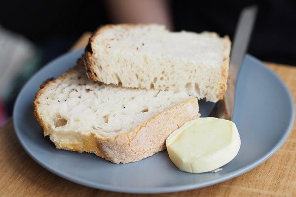 Bơ Pháp ăn cùng với sandwich