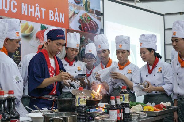 Học viên quan sát thị phạm