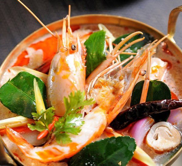 Lẩu tom yum hải sản nước cốt dừa