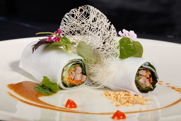 Phở cuốn với thịt bò