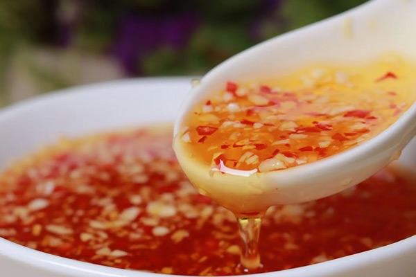 Nêm tỏi và ớt băm
