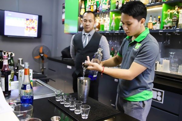 Quan sát học viên thao tác