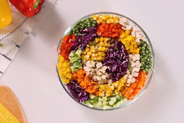 Món salad cầu vồng