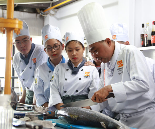 Học viên lớp Nghiệp vụ Bếp trưởng Bếp Nhật