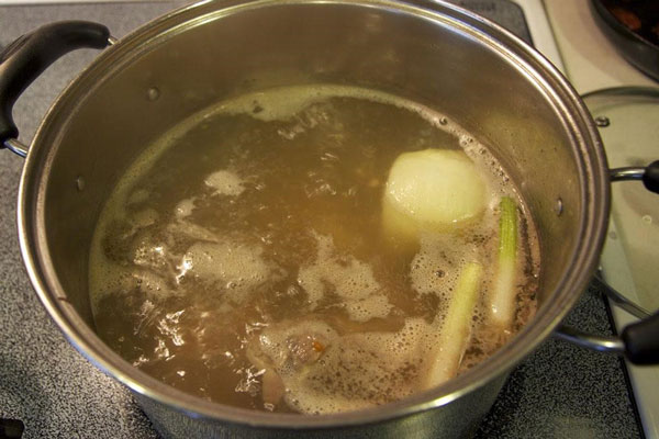 Nấu sôi nước lẩu