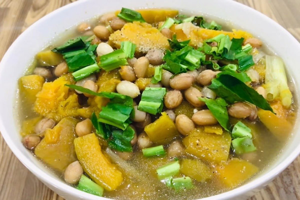 Canh bí đỏ đậu phộng thanh đạm