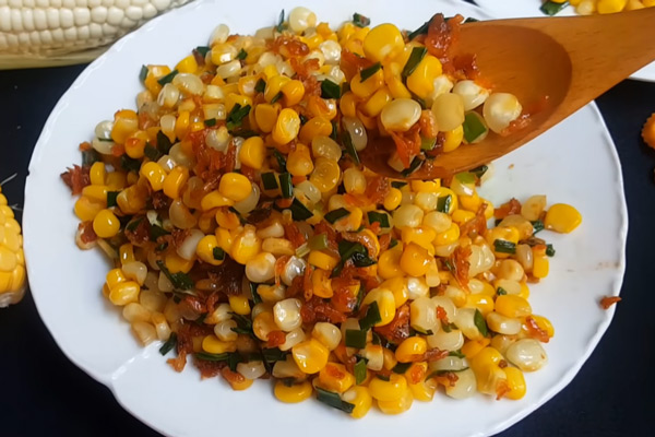 Bắp xào bơ là món ăn vặt yêu thích