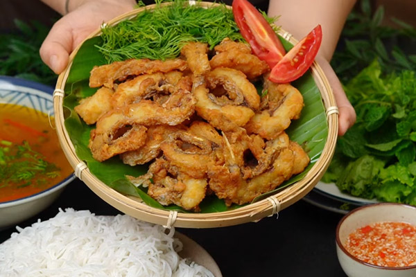 Bún cá chấm giòn rụm, hấp dẫn