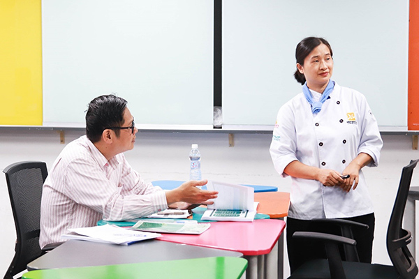 giảng viên hướng dẫn định giá sản phẩm