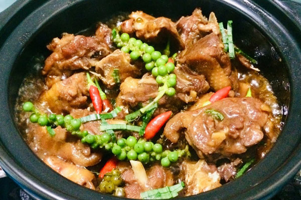 Một nồi vịt kho tiêu đủ để ấm bụng