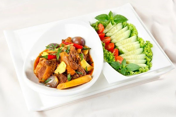Vịt kho củ hũ dừa là biến tấu độc đáo