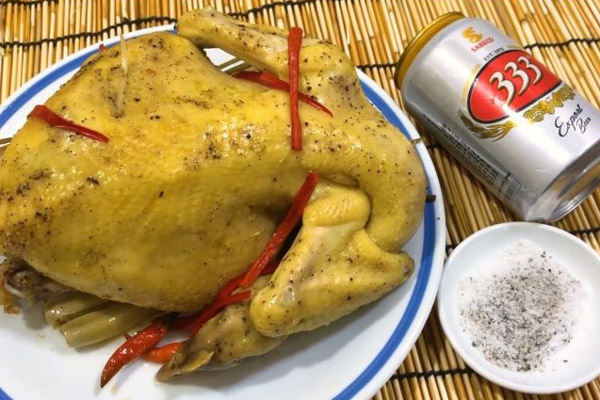 Gà hấp bia rất được yêu thích trong các bữa tiệc 