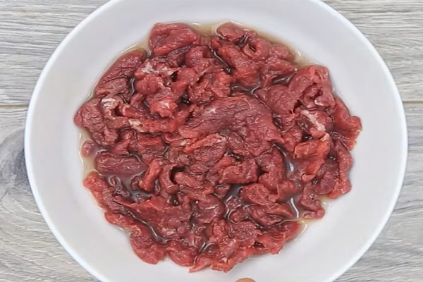 Ngâm Thịt Bò Với Nước Cốt Chanh