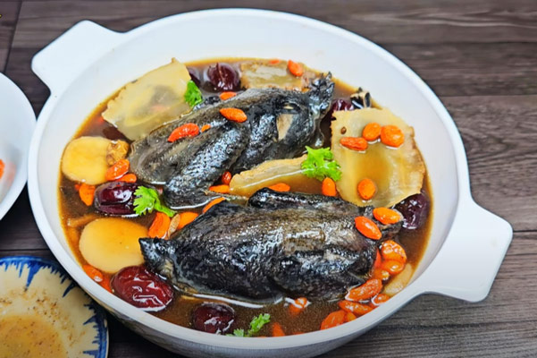 Thành quả là tô mì gà tần thơm ngon