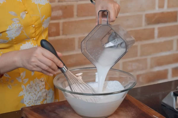 cách pha bột đổ bánh căn