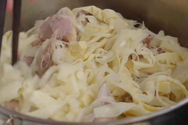 Xào măng cho thấm vị