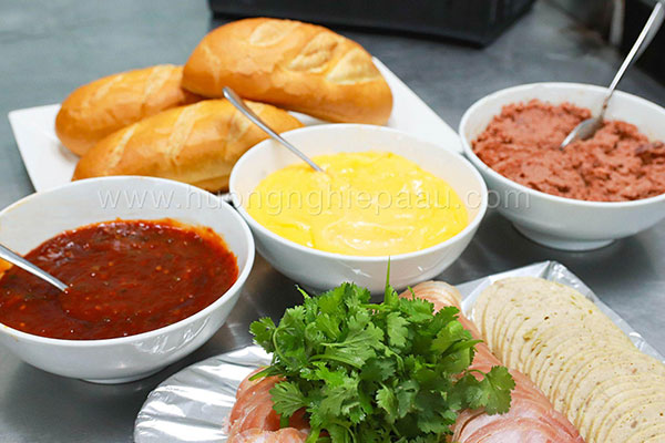 hinh-anh-lop-hoc-thuc-te-cua-khoa-hoc-chuyen-de-banh-mi-cha-sai-gon-thumb hình ảnh lớp học thực tế của khóa học chuyên đề bánh mì chả sài gòn thumb